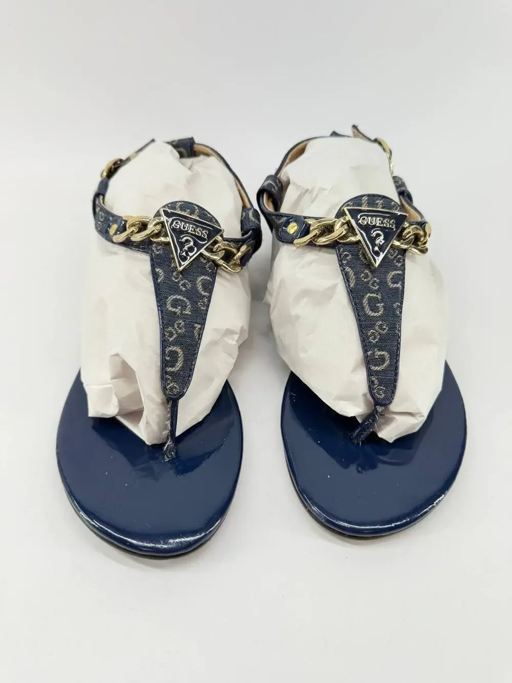 GUESS GFSIA Womens Navy Gold Logo Chain Thong Sandals Size 7 Pre-Owned